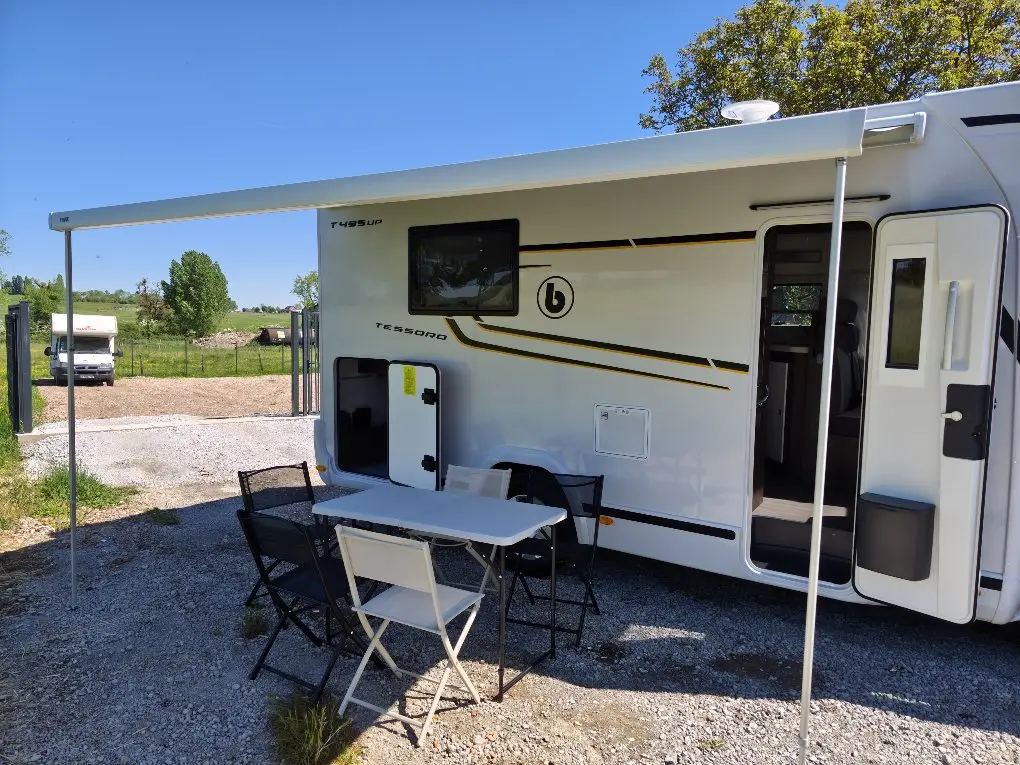 BENIMAR T495UP SALON EXTERIEUR